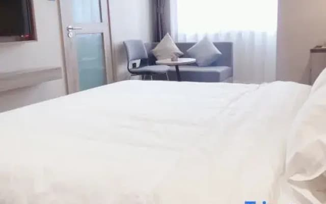 Yunduo Holiday Hotel (Qitaihe Pedestrian Street)