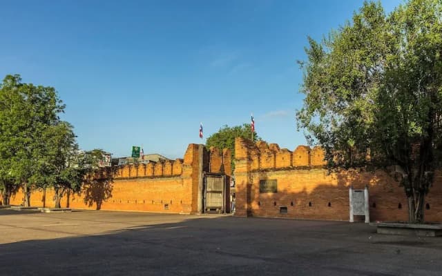 PE-LA Thapae Boutique Hotel