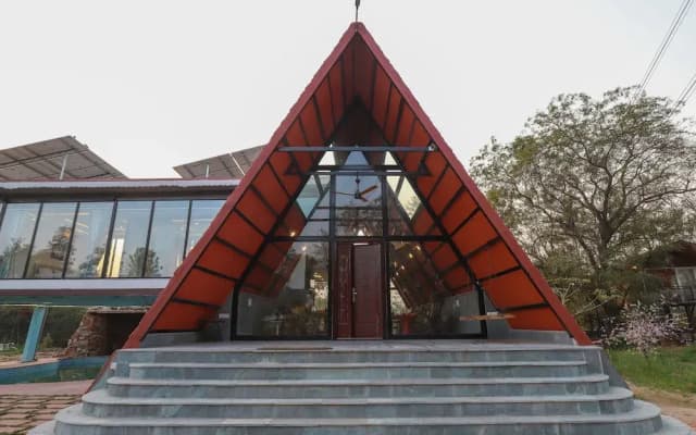 ELIVAAS 3 BHK Handa's Getaway with pool