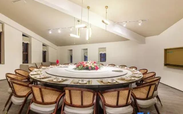 Jifeng International Hotel (Wanning High Speed Railway Station)