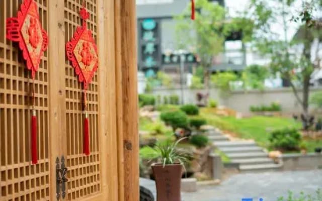 Qingxiang Manchu Guesthouse