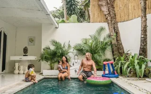 Modern 3BR Villa, 4min to Double Six Beach + Pool