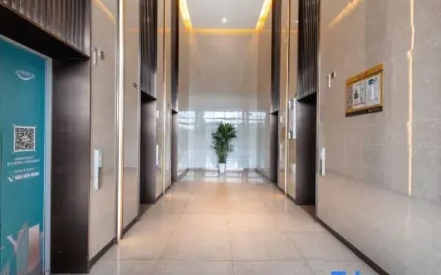 Xana Hotelle Hotel (Nanchang West Station International Sports Center)
