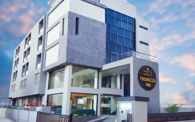 Kings Kraft Tremezzo Inn Somnath