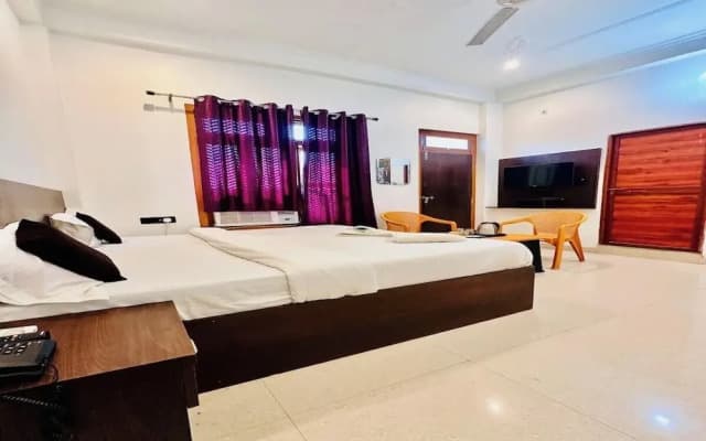 Hotel Aparna Palace