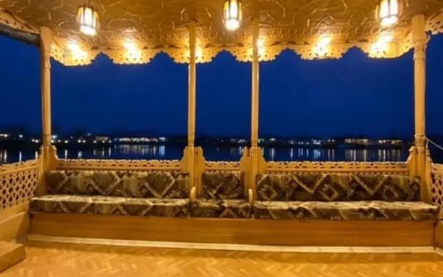 Floating Luxury Group Of Houseboats