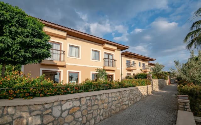 Royal Teos Thermal Resort Clinic & Spa - Halal Hotel