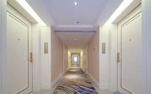 Vienna International Hotel (Shaoguan High speed Railway Station Square Branch)
