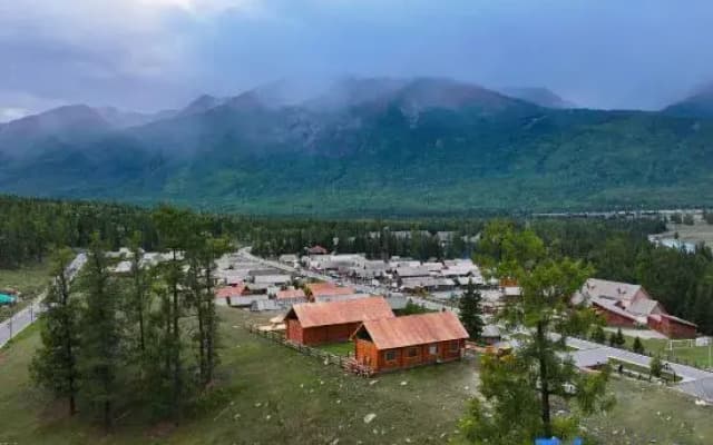 Pengyou · Qingpo Yunzhu · Design Guesthouse (Kanas Old Village)