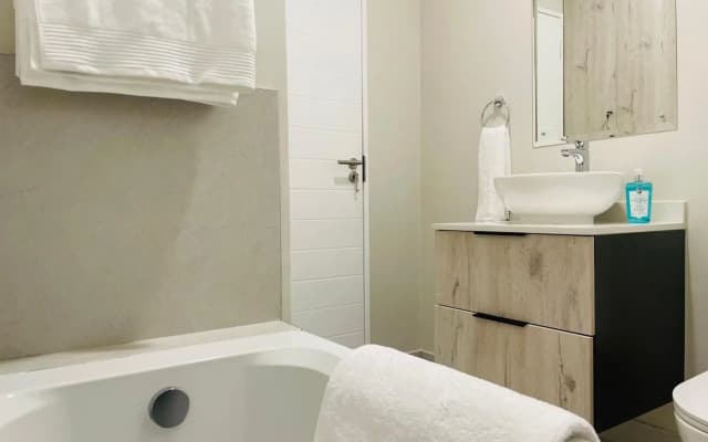 Mikeys place On New: 2bed2bath no.1 with Free WiFiNetflix