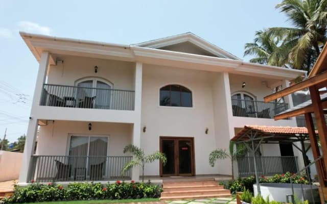 Foxoso Aaristo Baga Beach Resort
