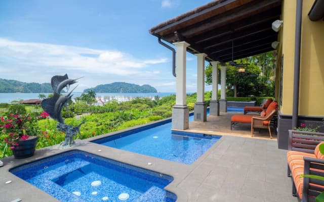 Villa Angel 4 bdr Ocean View Pool in Los Suenos