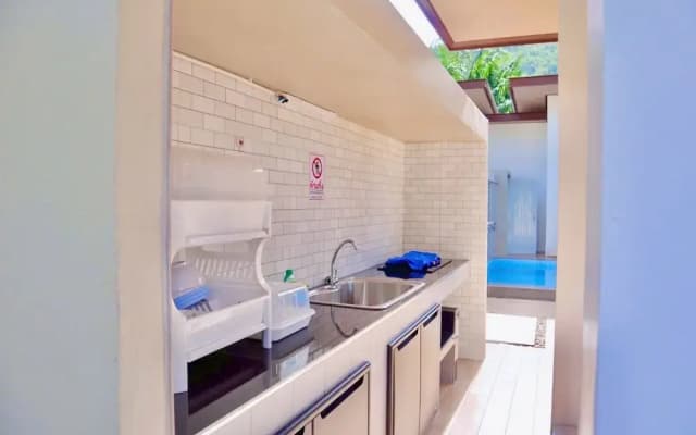 Le poulet poolvilla khanom