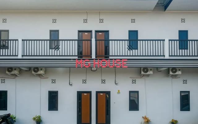 RedDoorz @ MG House Siantar Timur