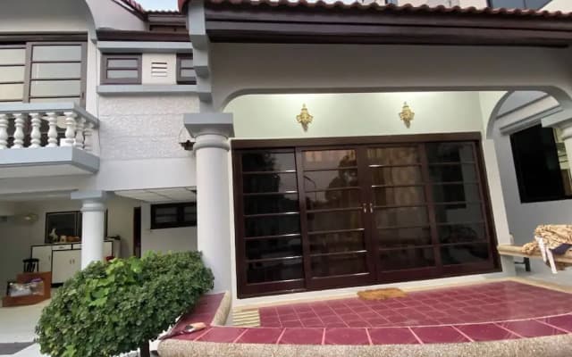 Beautiful 2 Story Newly Renovated Bungalow House