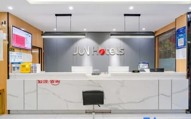 Junyi Hotel (Huaibin Mobile Building Store)