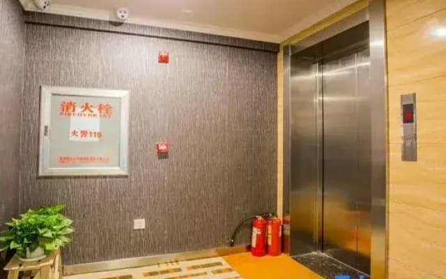 Qiqihar Yijiayi Express Hotel (Phoenix City Auto Parts City Shop)