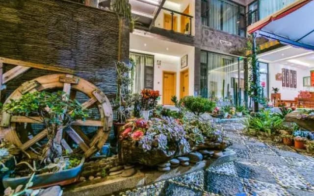 Dali Zhanbo Xiaoyuan Homestay (Dali Ancient Town Branch)