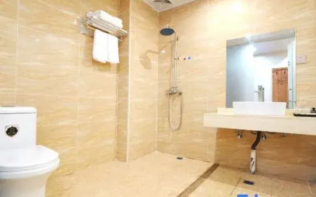 Huizhou Xinghe Business Hotel (North Railway Station)