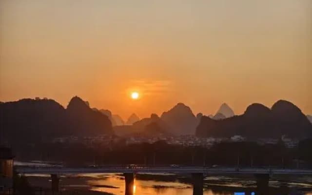 Jianju Zero Distance Li River Homestay (Guilin High-Speed Railway North Station Store)