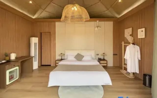 Sanqian Yinhe International Camping Hotel