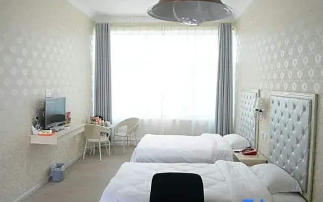 Xinyang Yuebanwan Holiday Theme Hotel
