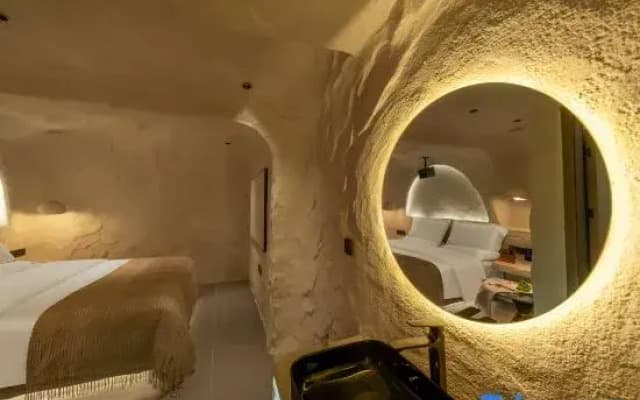 Yixian Mountain Home Hostel (Xijiang Qianhu Miao Village No. 1 Wind and Rain Bridge Shop)