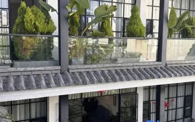 Raspberry Courtyard (Xizhou Ancient Town Store)