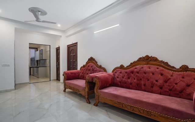 Classic With Balcony Huda Market Sector 46