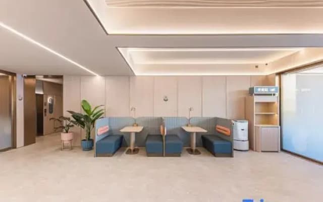 HanTing Hotel (Nenjiang Railway Station)