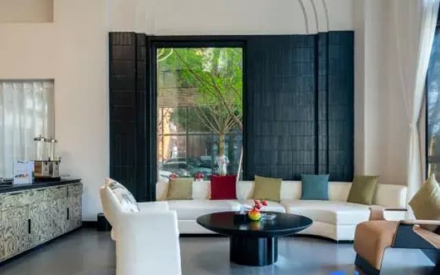 Yujian City Resort Hotel (Guiyang Poly Phoenix Bay Zaojiao Well Subway Station)