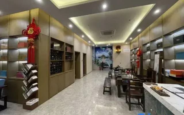 Haiyun Jia Hotel (Danzhou Baimajing Town Majing Night Market)