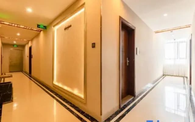 Guijia Business Hotel (Zhanjiang Wuchuan Airport)