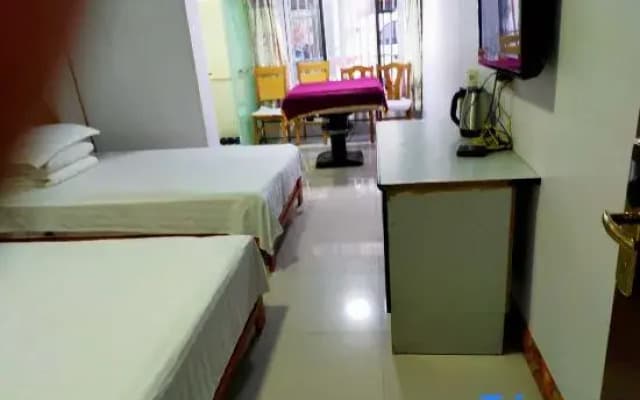 Wuwei Leyi Hotel