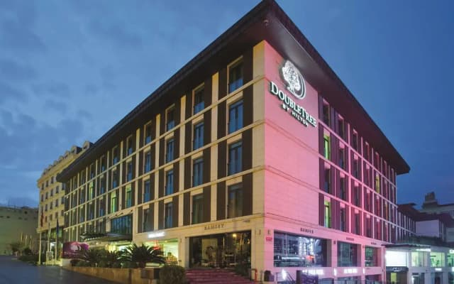 Отель Doubletree By Hilton Istanbul Old Town