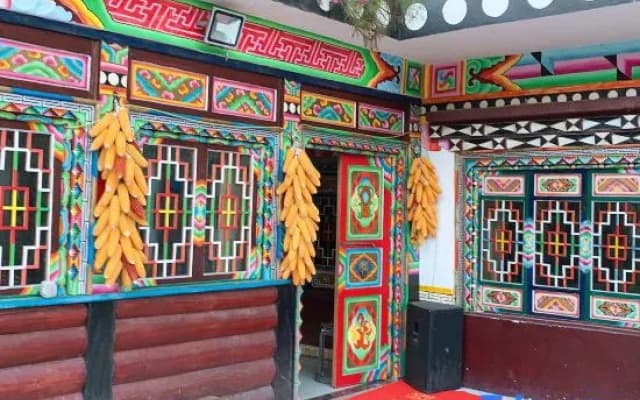 Danba Jiarong Home Village Hotel