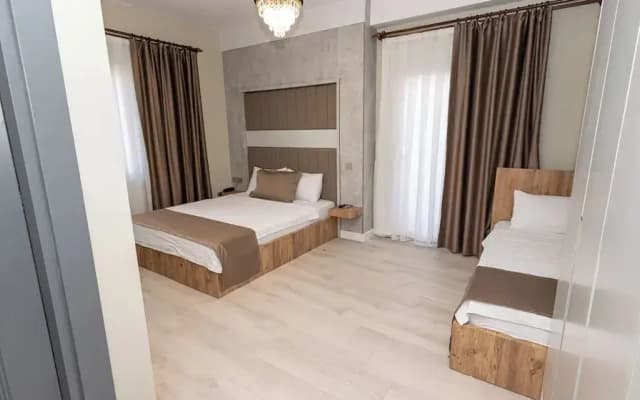 Holmi̇ Otel