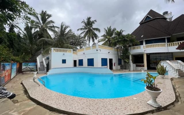 Luxurious 4-bedroom Holiday House With Pool Access in Diani Beach