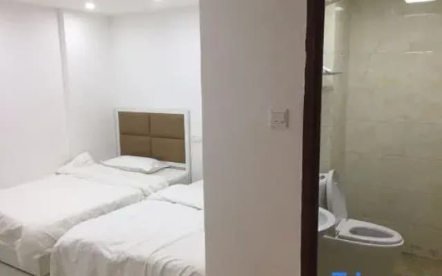 Xinzheng Yibai Hotel