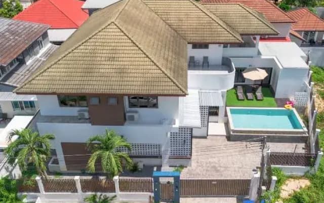 9 BR Pool Villa near Shopping Mall.