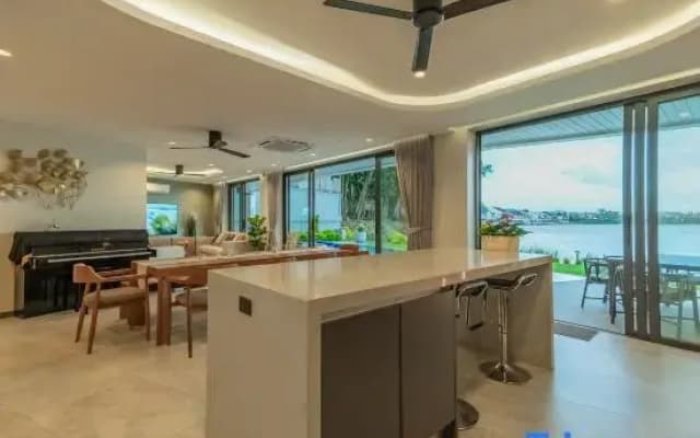 Lakeside 5-BR New Pool Villa in Gated Community