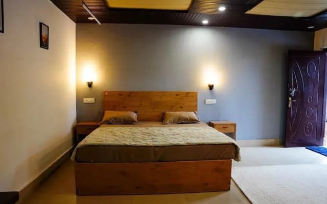 7 Lake Stays Sattal