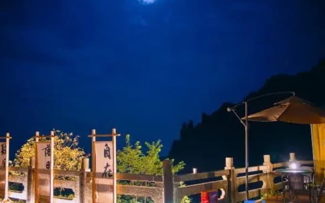 Uranus starry camping