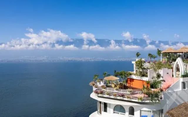 Dali · Listening to the Sea｜Above Erhai Aerial Garden Seaview Resort Hotel (Erhai Branch)