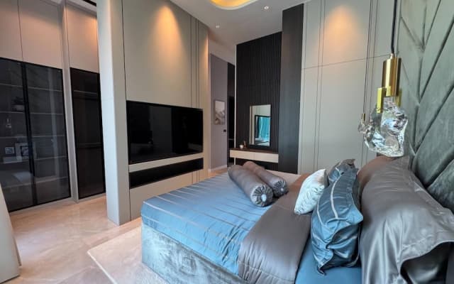 5-bed Luxury Villa Pool&jacuzzi 5 Min to Walkingst