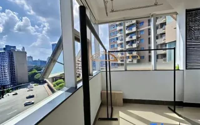 Side Rainbow Hostel