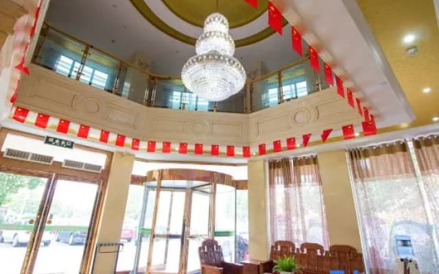 Sunshine Holiday lnn Gushi Lake