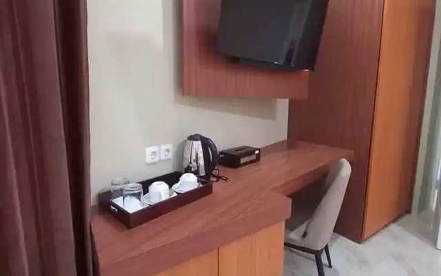 Grand Avira Hotel