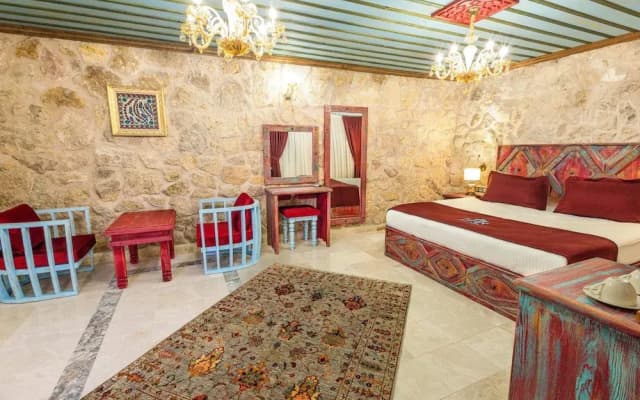 Han Cave Suites