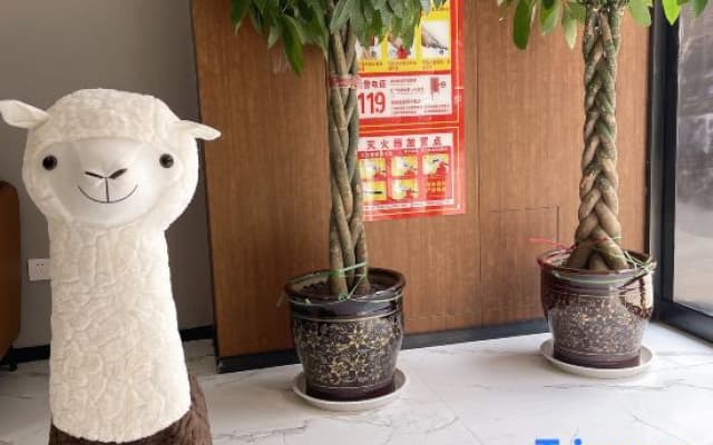 Xi'an Huichen Hotel (Yanliang Xifei No.2 Middle School People's Hospital Branch)